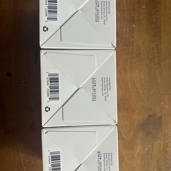 NWT ARMRA COLOSTRUM - Picture 4 of 8